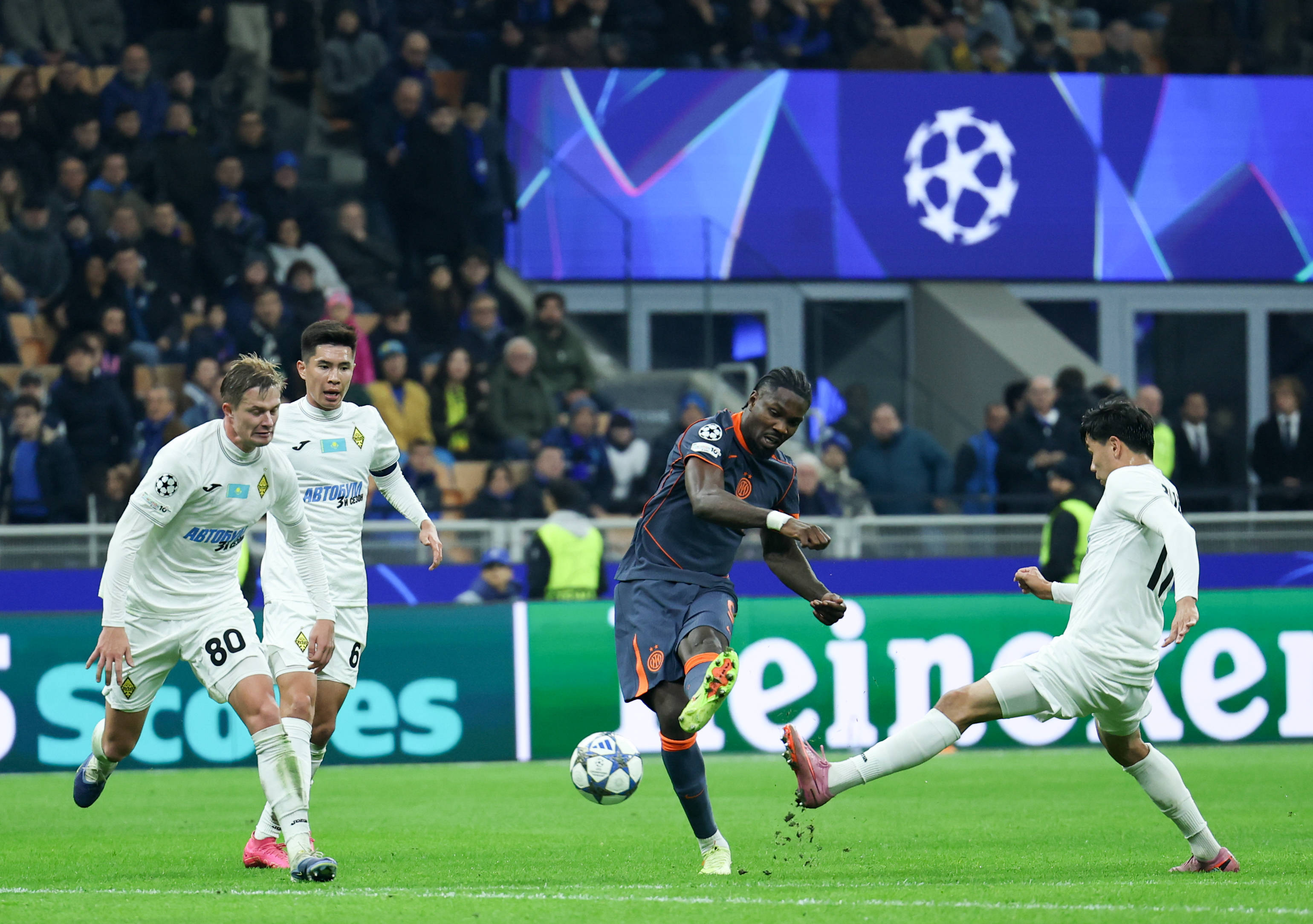 （体育）足球——欧冠：国际米兰胜阿拉木图凯拉特