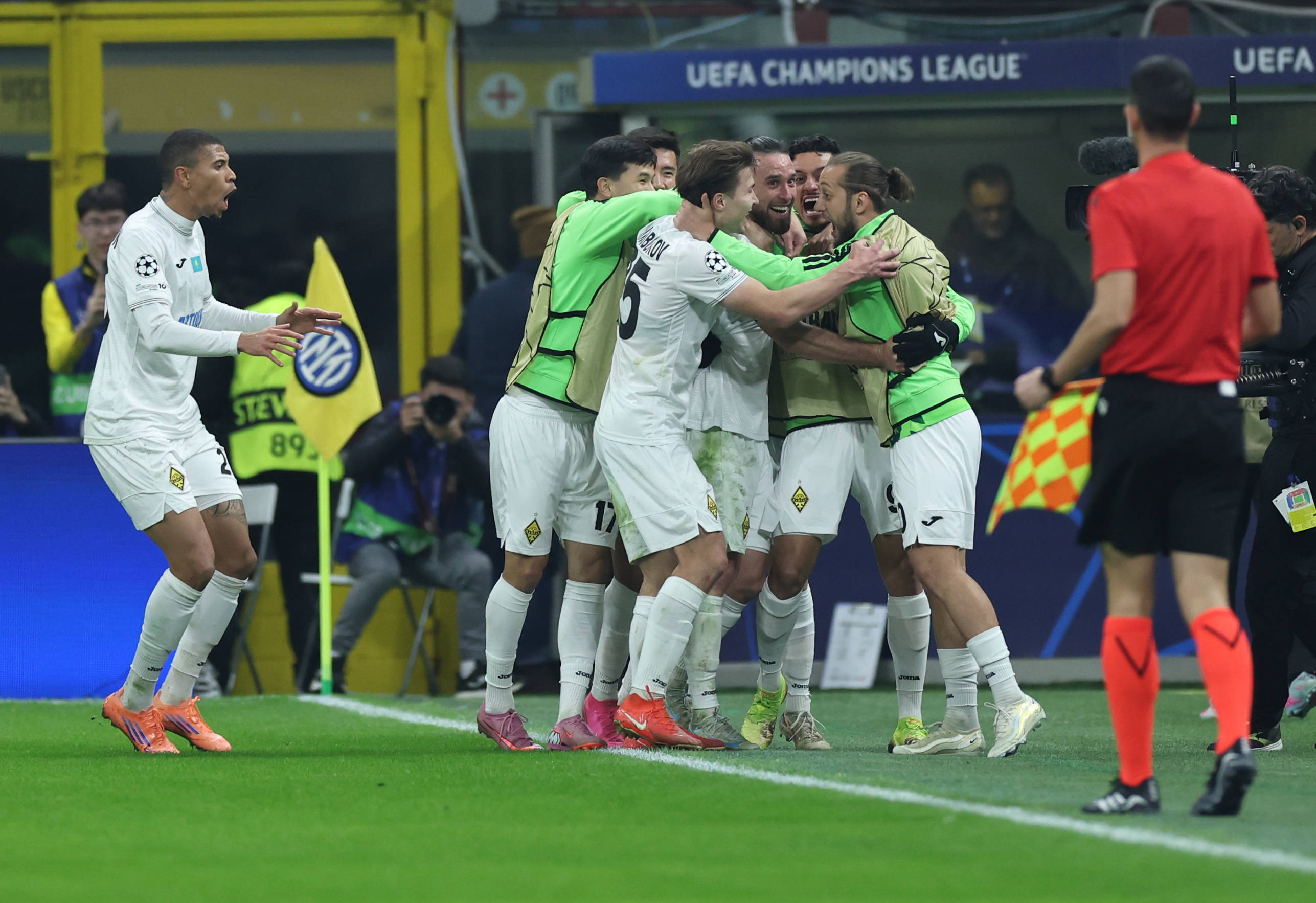 （体育）足球——欧冠：国际米兰胜阿拉木图凯拉特