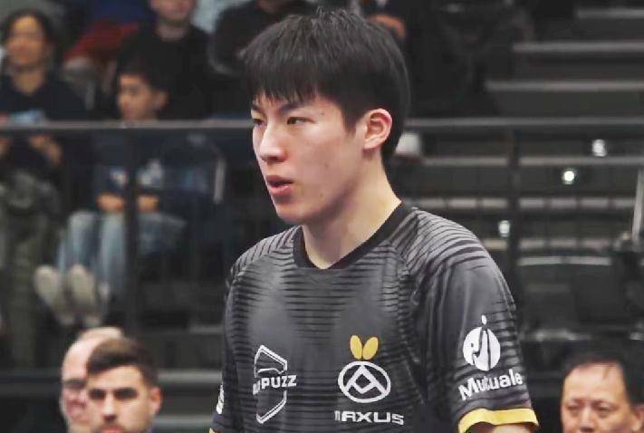 2-0领先遭国乒小将逆转！樊振东欧冠一日两败，解说八字赠言道尽体育真谛