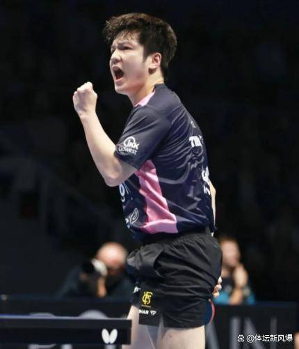 2-0领先遭国乒小将逆转！樊振东欧冠一日两败，解说八字赠言道尽体育真谛
