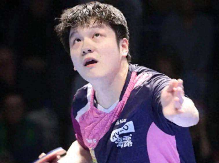 2-0领先遭国乒小将逆转！樊振东欧冠一日两败，解说八字赠言道尽体育真谛