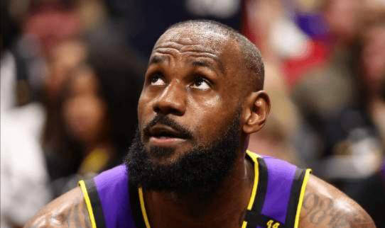 湖人媒体回应球迷质疑季中赛冠军不具含金量，反遭粉丝反驳詹姆斯态度矛盾